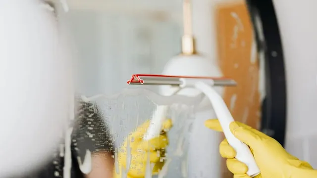 4 sarcini de curățenie pe care să le faci săptămâna aceasta ca să economisești timp tot anul
