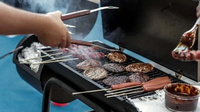 Cum îți păstrezi grătarul curat și sigur pentru gătit