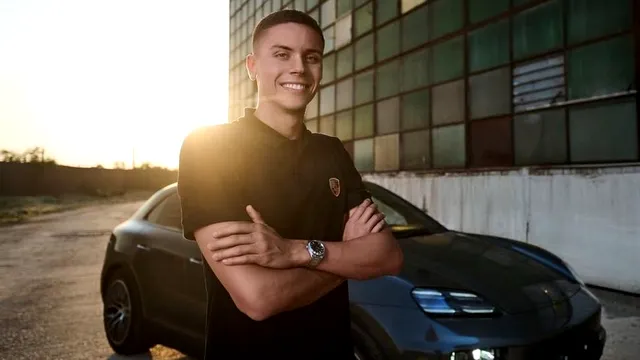 Cum arată reședința lui David Popovici de lângă București. Vila are piscină semiolimpică și o curte spațioasă