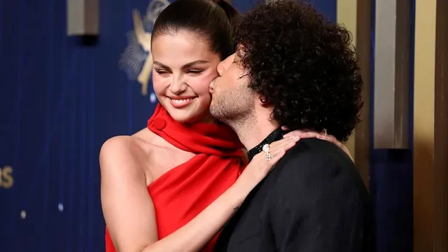 Selena Gomez a îmbrăcat rochia de mireasă. Artista și Benny Blanco s-au căsătorit în California