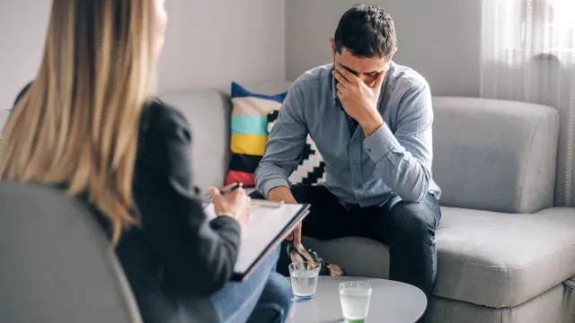 De ce bărbații nu vorbesc despre sănătatea mintală - și cum pot începe