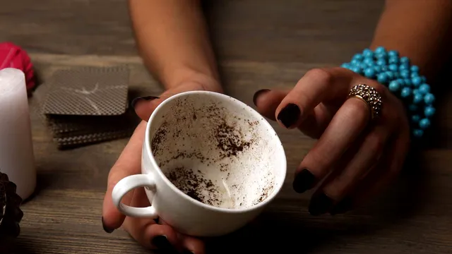 Cum să ghicești în cafea. Semnificația simbolurilor care apar în zaț