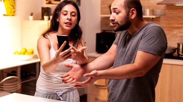 Ce ascunde nevoia de control, de fapt. 5 semne care arată că ai depășit limita
