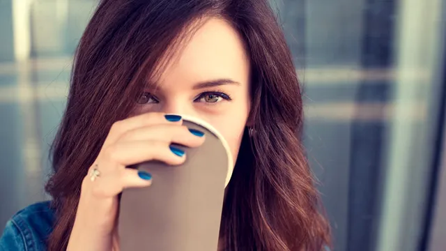 Cum devii o femeie seducătoare, chiar dacă ești timidă. Trucuri pe care trebuie să le știi