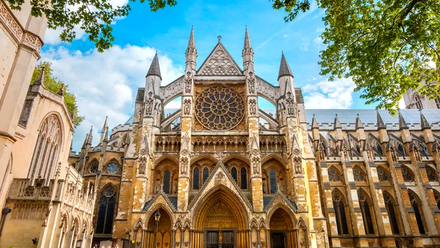 De ce a fost aleasă Catedrala Westminster Abbey pentru funeraliile reginei Elisabeta a II-a. Secrete uimitoare despre lăcașul de cult