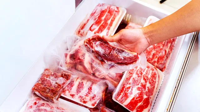 Cât rezistă carnea de porc la congelator. Perioada în care o poți consuma în siguranță. Mulți români greșesc