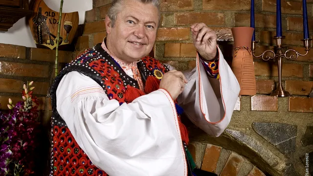 Gheorghe Turda cântă la nunți și pentru mirese în vârstă de peste 50 de ani: ”Adesea, mirele e mai tânăr. Aceste căsătorii pot fi fericite, dispare și gelozia adolescentină” EXCLUSIV