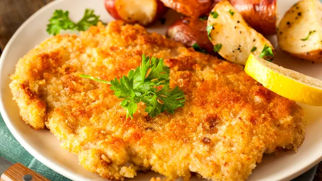 Cât rezistă șnițelele în frigider, de fapt. După câte ore nu mai sunt bune de mâncat, mulți greșesc