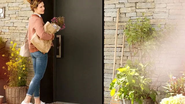 Ce culoare să aibă ușa de la intrare ca să atragi banii. Secretul prosperității pe care e bine să-l știi