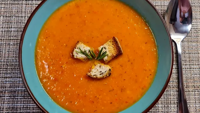 3 idei de supe rapide. Rețete delicioase ușor și simplu de preparat. Ce să gătești când ești pe fugă