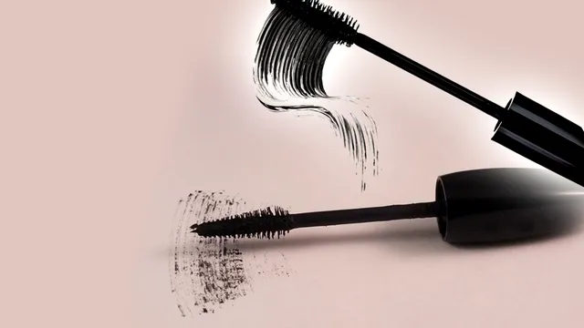 Cum revitalizezi ușor un rimel care s-a uscat. Trucul banal pe care trebuie să-l știi, așa îl vei putea folosi din nou