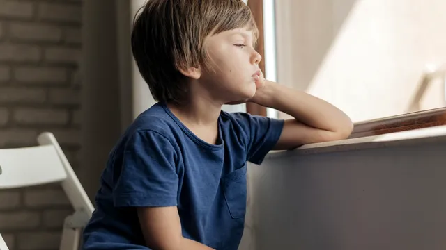 Cum îţi dai seama că ai un copil care nu se simte iubit. Semnele care ar trebui să te îngrijoreze