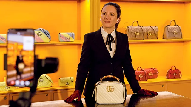 Cum te poți angaja la Gucci. Paşii pe care trebuie să îi urmezi
