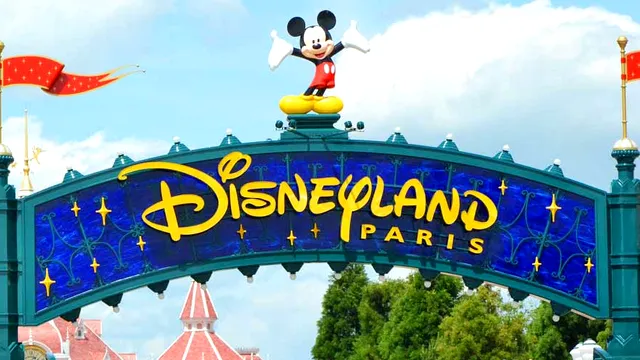Vacanţa la Disneyland Paris. În ce perioadă este bine să mergi şi unde te poţi caza