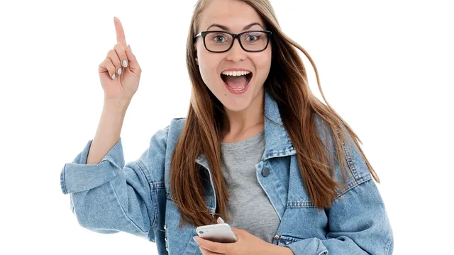 Mergi cu telefonul în baie? Pericolul uriaș la care te expui