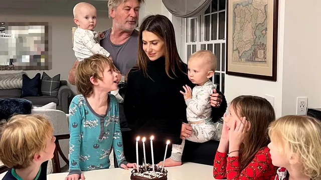 Alec Baldwin va fi tată pentru a şaptea oară: “O binecuvântare în vremuri tulburi”