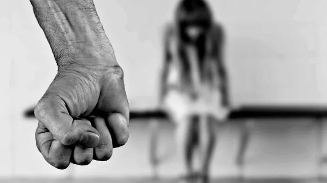 Când dragostea se transformă în agresiune: Mai întâi a fost o palmă, apoi a devenit un obicei. Am aflat şi ce făcea zilnic cu banii pe care eu îi munceam