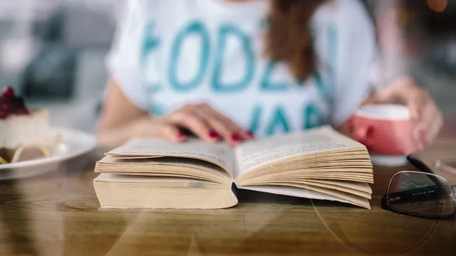 Cărți de dezvoltare personală pe care orice femeie trebuie să le citească