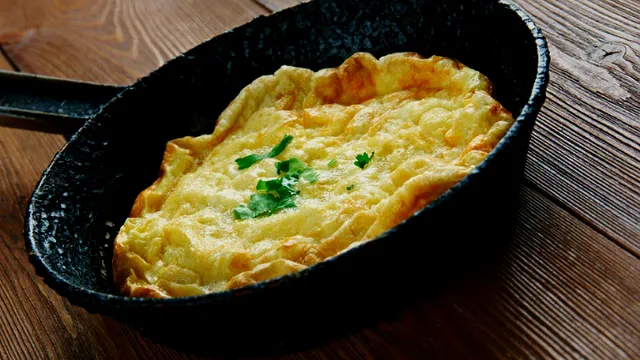 Cum faci o omletă pufoasă și gustoasă. Cu ce trebuie să înlocuiești uleiul şi câte ouă trebuie să folosești