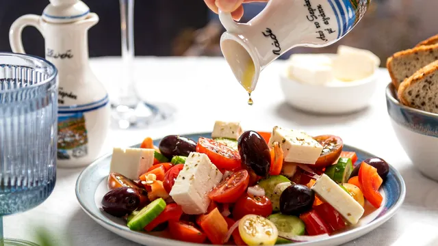 Cum să mănânci sănătos când călătorești. Ghidul alimentelor pe care le poţi lua cu tine