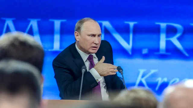 Putin este speriat. Motivul pentru care a decis să înlocuiască peste 1000 de angajaţi de la Kremlin