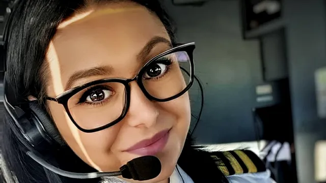 Smaranda Dragomir, una dintre puținele femei pilot din România: ”Trebuie să demonstrezi mai mult, dar nu e imposibil!” INTERVIU