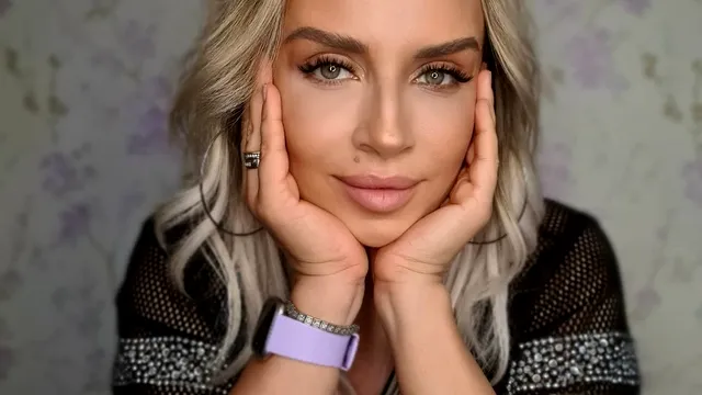 Ce bijuterii preferă Adina Halas. Povestea neștiută a inelului ei de logodnă, cu diamant negru EXCLUSIV
