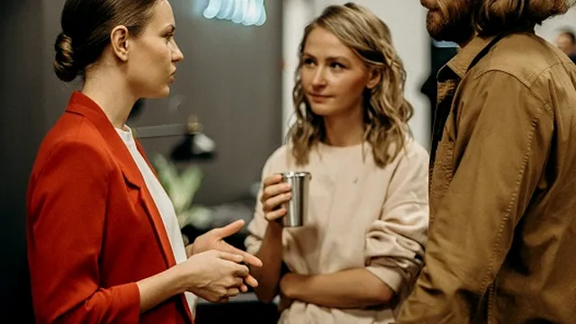Sunt îndrăgostită de soțul surorii mele. Îl iubesc, nu îmi pot controla sentimentele