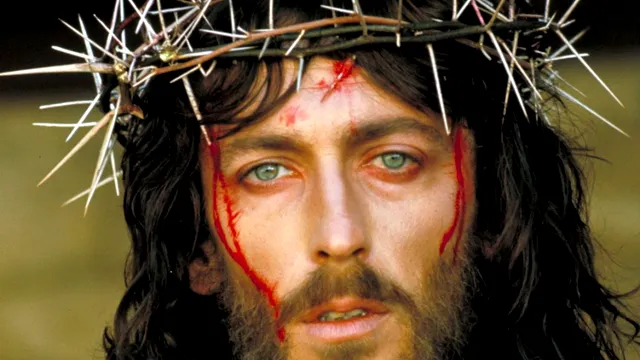 Cum se scrie corect Isus sau Iisus. Ce semnificaţie are numele Mântuitorului