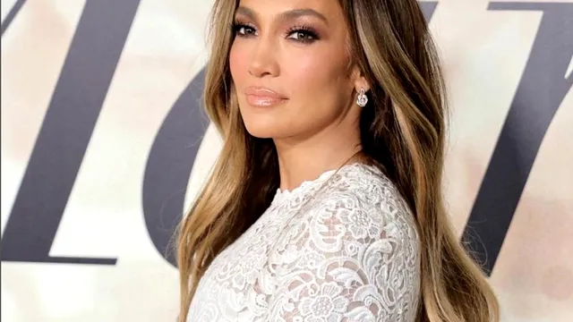 Cum arată inelul fabulos pe care Jennifer Lopez l-a primit de la Ben Affleck. Costă în jur de 10 milioane de dolari