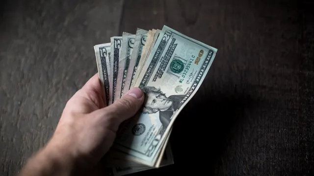 Zodia care va primi o mărire de salariu în aprilie 2022. Succes uriaş în plan profesional