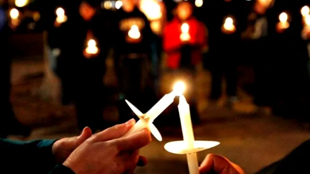 Ce înseamnă dacă se stinge lumânarea cu Lumina Sfântă în drum spre casă
