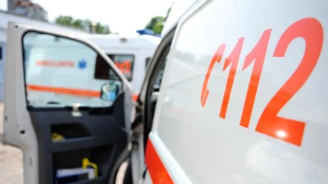 Copil în vârstă de un an căzut de la etajul 4 al unui bloc din Petroșani! Părinții erau în casă