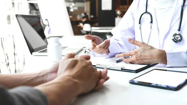 Pachetele de prevenție, obligatorii din 2023. Ce amenzi riscă românii care nu merg la medicul de familie