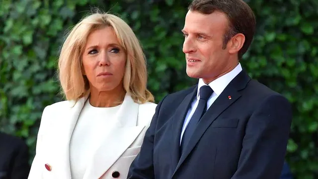 Emmanuel Macron îşi controlează non-stop soţia: „Se teme că cineva ar putea să i-o fure”. Detalii picante din căsnicia preşedintelui francez