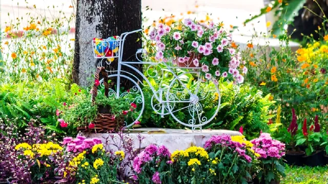 Plante care înfloresc tot anul. Vei avea mereu grădina plină de flori