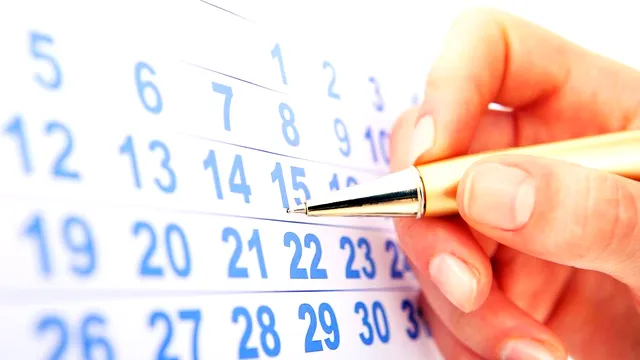 Modificare în Codul Muncii. Ce se întâmplă cu zilele libere de sărbătorile legale care pică în weekend