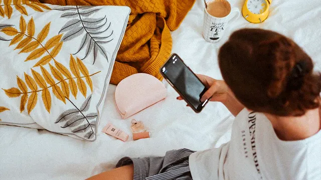 Ce se întâmplă cu creierul tău când îți verifici telefonul imediat ce te trezești. Vei renunța imediat la acest obicei