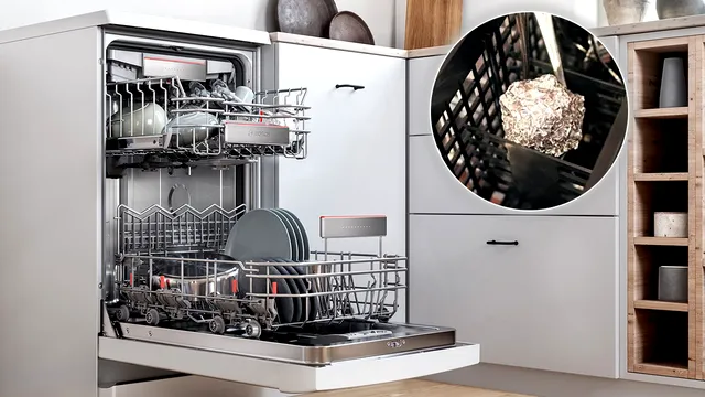 De ce să pui o bilă de folie de aluminiu în mașina de spălat vase. Trucul face furori pe Tik Tok