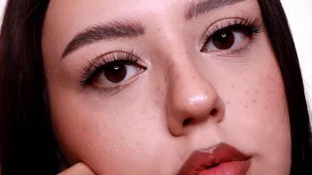 Machiajul care te întinerește brusc. Claudia Preduca, make-up artist, despre greșelile pe care să le evităm când vrem să acoperim imperfecțiunile: “Încărcăm tenul inutil” EXCLUSIV