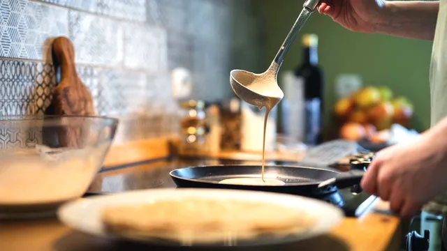 Ce să faci ca să nu se lipească clătitele. Greșeala banală de evitat