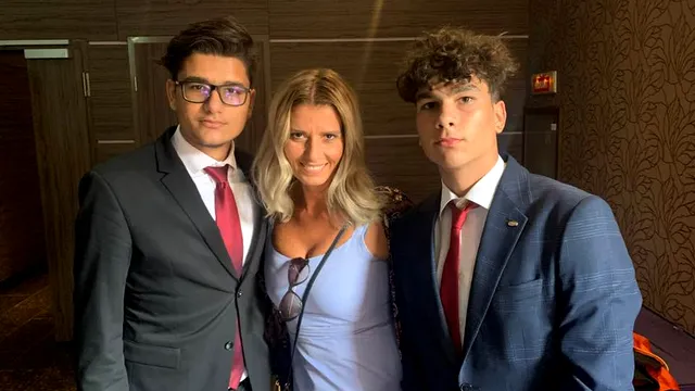 Raluca Guslicov, interviu spumos cu băieții ei. Cum se descurcă actrița din Trăsniții cu iubitele acestora: “Nu îmi mai găsesc nimic în casă” EXCLUSIV