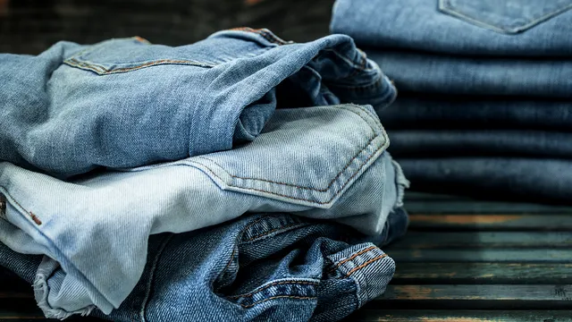 Băutură care scoate instant petele de pe blugi. Acesta este secretul costumierilor de pe Broadway