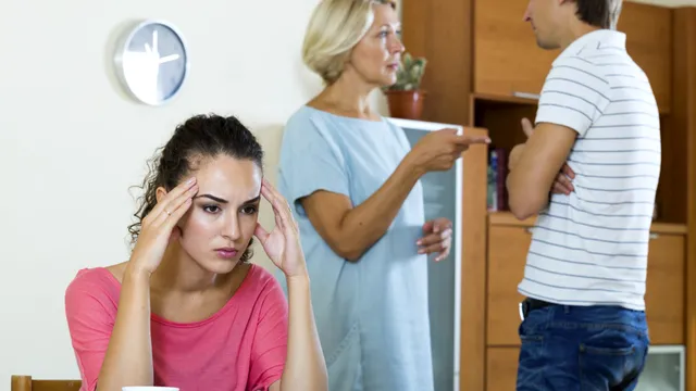 Soacra mea nu mă vrea. Am tot încercat să mă apropii de ea, dar mă ține la distanță