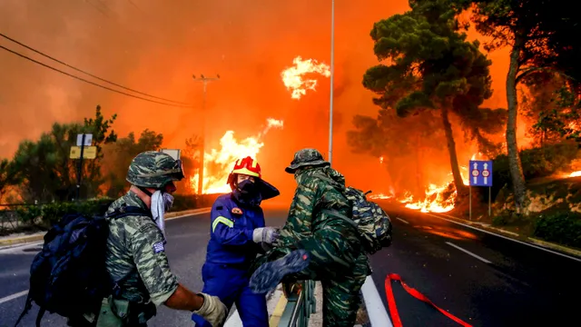 Zonele din Grecia în care au loc adesea incendii. Ce insule ar trebui să eviți ca să nu ai probleme în vacanță