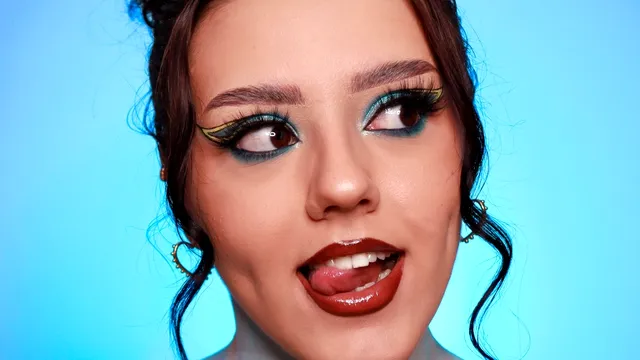 Ce putem să facem pentru ca rujul să reziste mai mult pe buze. Claudia Preduca, makeup artist, ne-a dezvăluit trucul EXCLUSIV