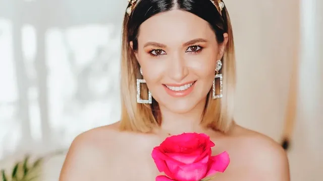 Motivul pentru care Ela Crăciun rămâne la Antena 3: “Mie îmi place să prind rădăcini acolo unde sunt”. Ce spune și de al patrulea copil. EXCLUSIV
