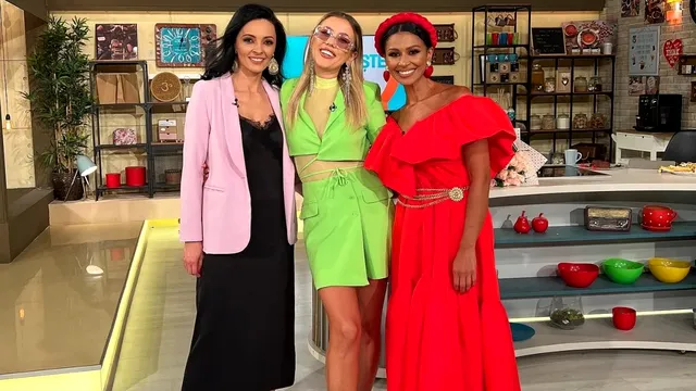 Cum a ajuns Emily Burghelea la Vorbește lumea. Ce sfaturi i-au dat Adela Popescu, Shurubel și Bogdan Ciudoiu EXCLUSIV