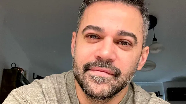 Hairstylistul George Soare ne învață cum să ne protejăm părul pe timp de vară. El demontează miturile legate de modul în care ne spălăm și ne uscăm părul: ”Trăim într-un mediu toxic” EXCLUSIV