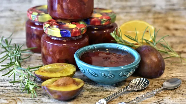 Cât trebuie fiartă dulceața de prune. Rețeta simplă cu care nu vei da greș